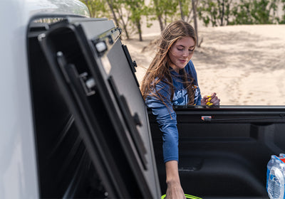 5 Ft. Bed Hard Folding Tonneau Cover Matte Finish <br> 20-25 Jeep Gladiator