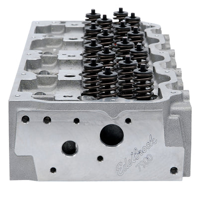 Engine Cylinder Head <br> 01-04 Chevy Silverado 2500 3500 C4500/5500 Kodiak