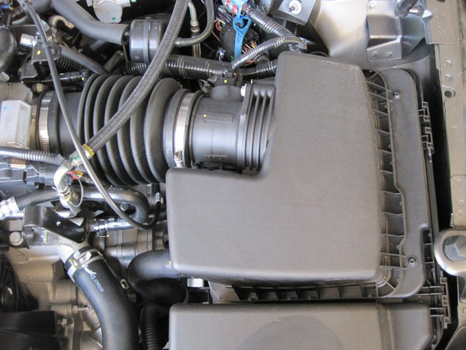 High-Flow Drop-In Replacement Air Filter <br> 05-09 Chevy Equinox, 07-10 Pontiac G6, 06-11 Buick Lucerne