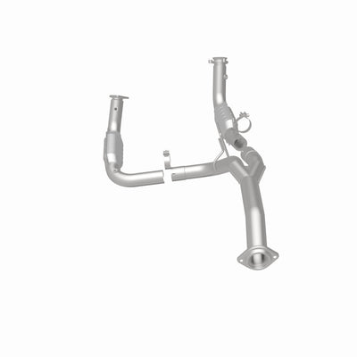 OEM Grade Federal / EPA Compliant Direct-Fit Catalytic Converter <br>11-19 Chevy Silverado 3500HD, 11-19 GMC Sierra 3500HD 6.0L