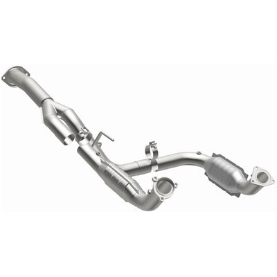 OEM Grade Federal / EPA Compliant Direct-Fit Catalytic Converter <br>11-19 Chevy Silverado 3500HD, 11-19 GMC Sierra 3500HD 6.0L
