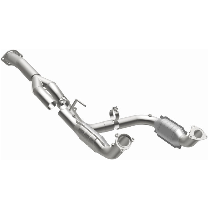 OEM Grade Federal / EPA Compliant Direct-Fit Catalytic Converter <br>11-19 Chevy Silverado 3500HD, 11-19 GMC Sierra 3500HD 6.0L