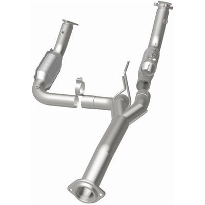 OEM Grade Federal / EPA Compliant Direct-Fit Catalytic Converter <br>11-19 Chevy Silverado 3500HD, 11-19 GMC Sierra 3500HD 6.0L