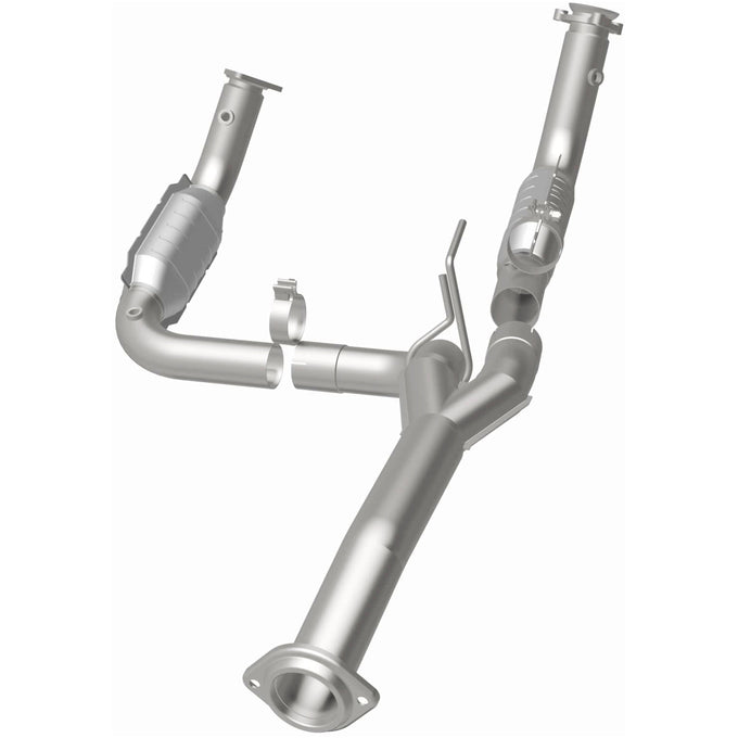 OEM Grade Federal / EPA Compliant Direct-Fit Catalytic Converter <br>11-19 Chevy Silverado 3500HD, 11-19 GMC Sierra 3500HD 6.0L