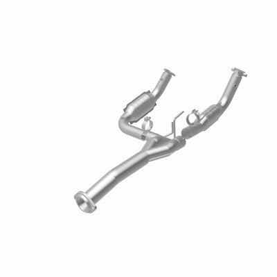 OEM Grade Federal / EPA Compliant Direct-Fit Catalytic Converter <br>11-19 Chevy Silverado 3500HD, 11-19 GMC Sierra 3500HD 6.0L