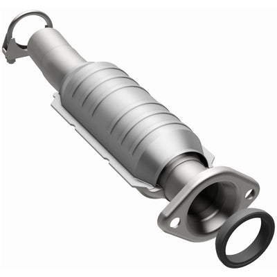 OEM Grade Federal / EPA Compliant Direct-Fit Catalytic Converter <br>04-06 Toyota Sienna 3.3L