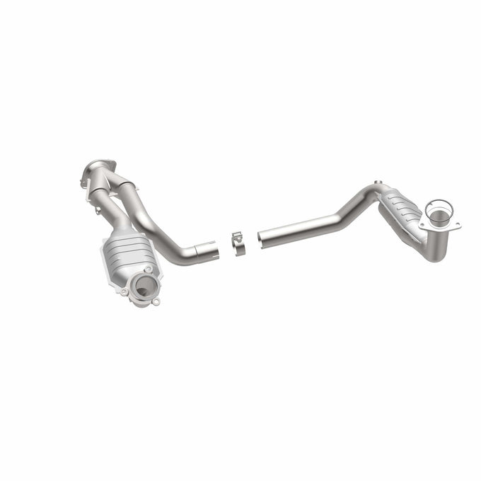 OEM Grade Federal / EPA Compliant Direct-Fit Catalytic Converter <br>02-05 Cadillac Escalade, 02-06 Chevrolet Avalanche 1500