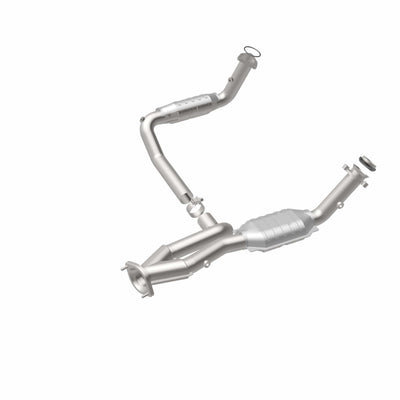 OEM Grade Federal / EPA Compliant Direct-Fit Catalytic Converter <br>02-05 Cadillac Escalade, 02-06 Chevrolet Avalanche 1500