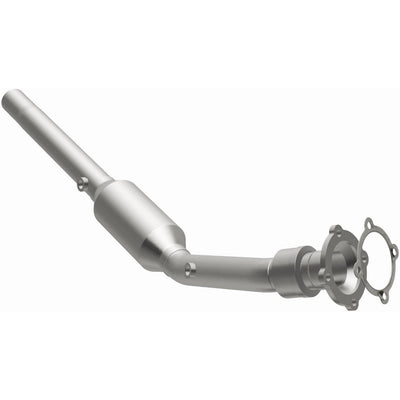 OEM Grade Federal / EPA Compliant Direct-Fit Catalytic Converter <br>99-04 Volkswagen Beetle, 00-05 Jetta, 00-06 Golf 1.8L
