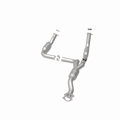 OEM Grade Federal / EPA Compliant Direct-Fit Catalytic Converter <br>12-20 Chevy, GMC Express, Savana 2500-4500