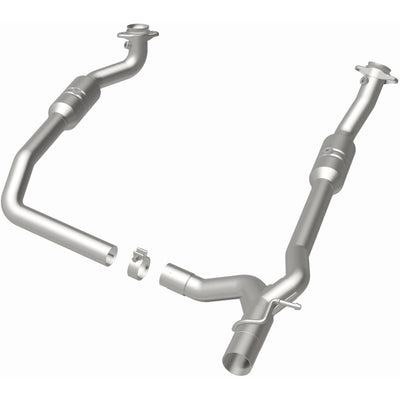 OEM Grade Federal / EPA Compliant Direct-Fit Catalytic Converter <br>09-14 Ford E-150, E-250, 09-16 E-350, E-450 Super Duty