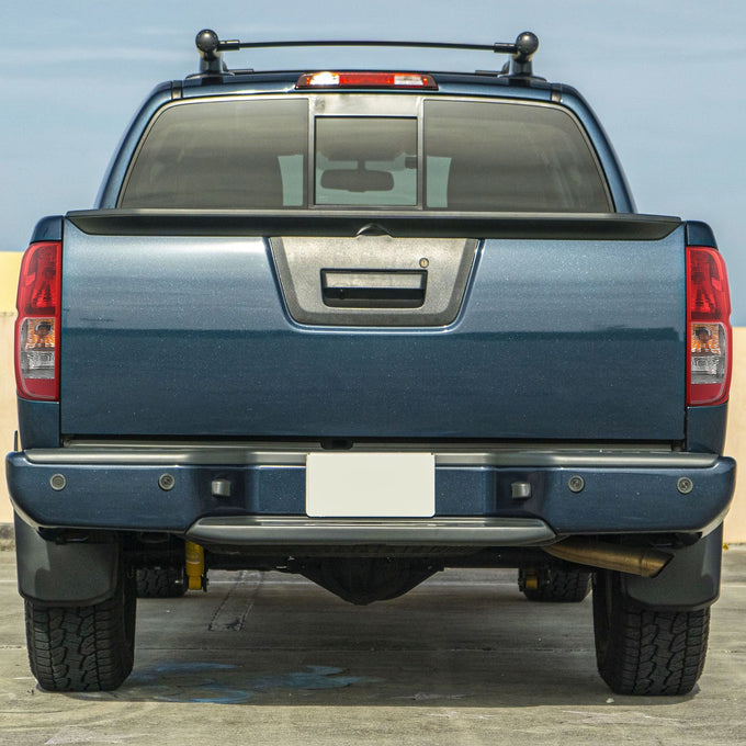 Factory Style Tail Light (Right) <br> 05-21 Nissan Frontier, 09-12 Suzuki Equator