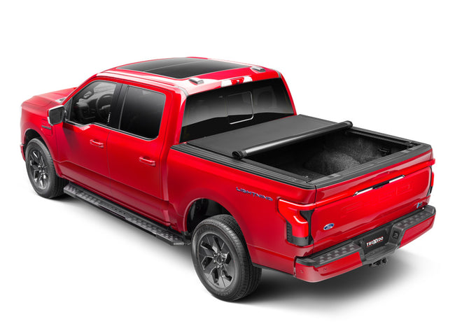 Lo Pro Roll Up Tonneau Cover -Black <br>15-25 Ford F-150 5.5 ft. Bed (Includes Lightning)