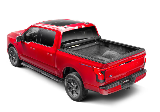 Lo Pro Roll Up Tonneau Cover -Black <br>15-25 Ford F-150 5.5 ft. Bed (Includes Lightning)