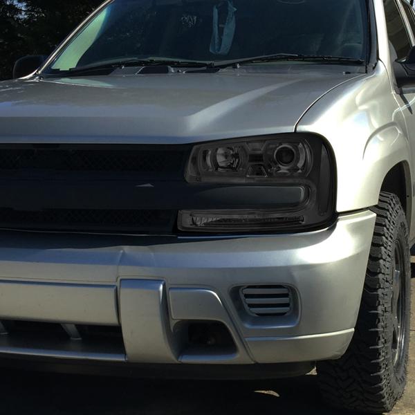 D-Motoring - 02-09 Chevy TrailblazerHeadlights - LED DRL - Smoked Housing - Clear Corner - Projector - Plug-n-Play - Pair - 7
